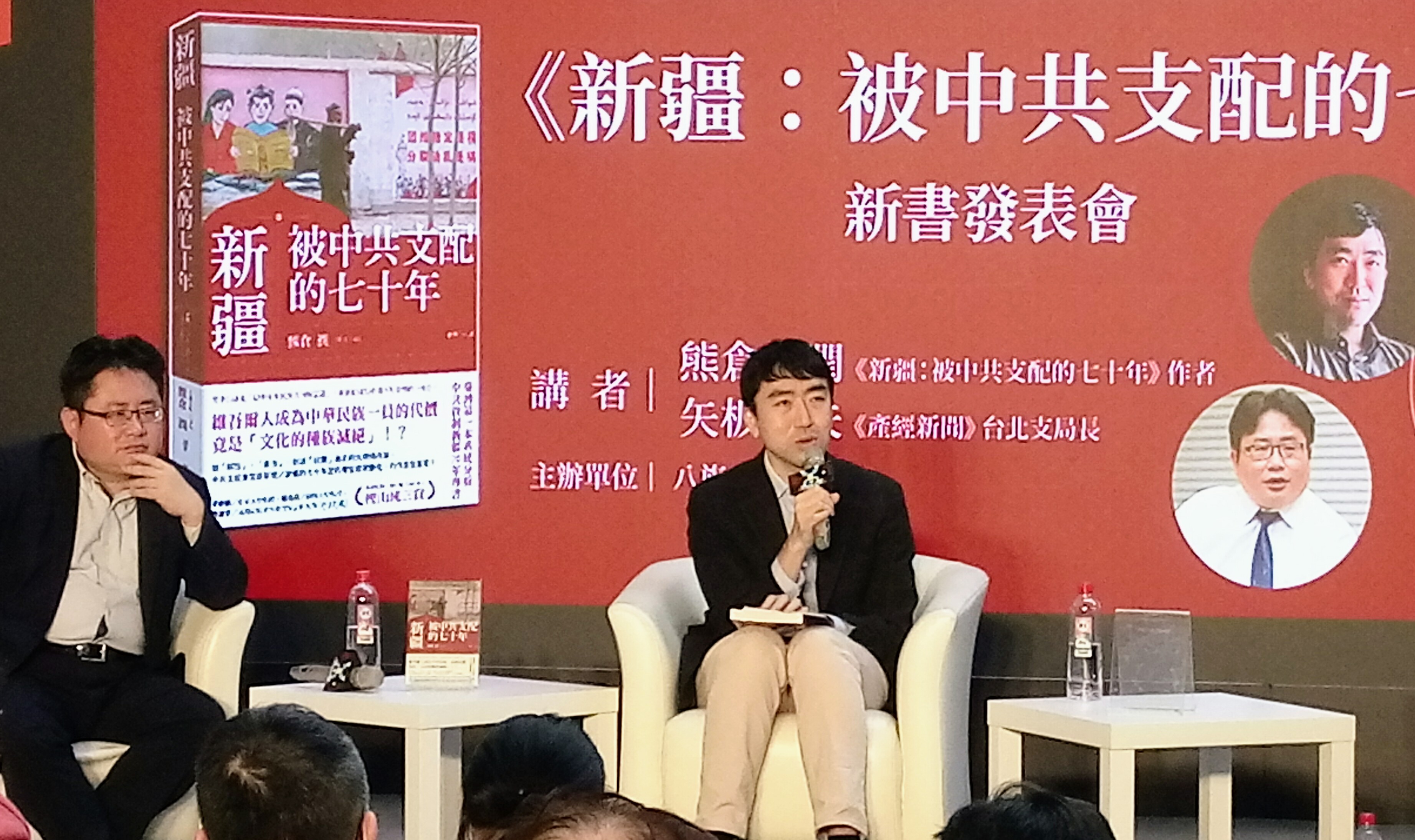 日本學者熊倉潤(右)在2023台北國際書展，與產經新聞台北支局長矢板明夫(左)對談。(陳國維 攝)