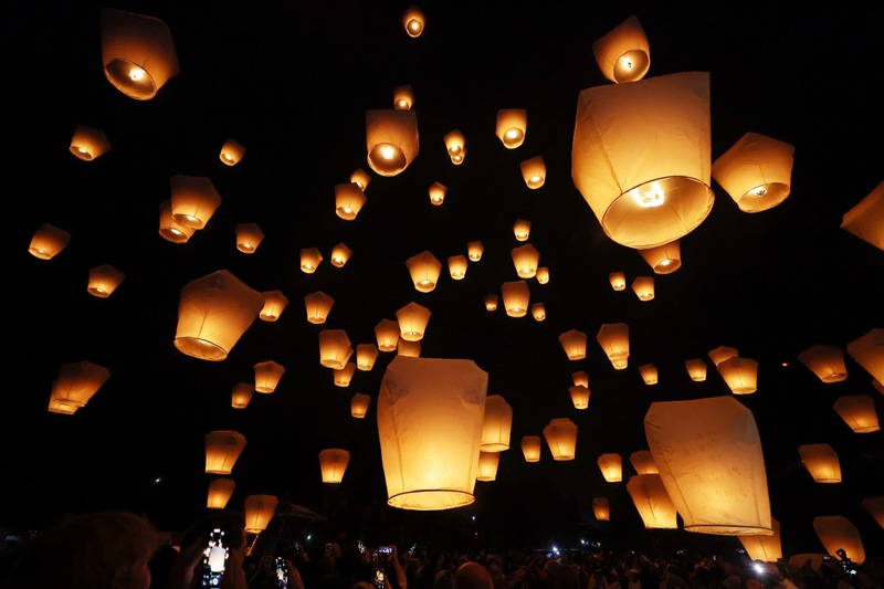 觀光署與日本旅行業協會共同企劃「千人遊台灣」專案，許多遊客是專程來參加10月21至22日平溪千人放天燈祈福活動。(資料照/中央社)