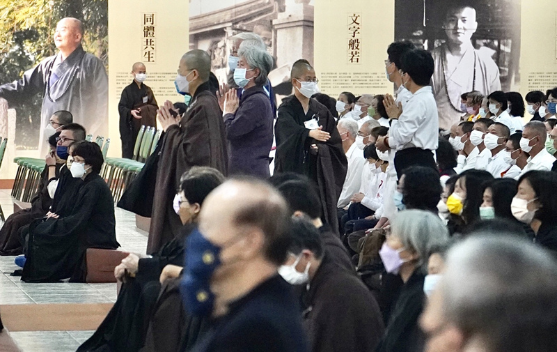 佛光山6日在官網發布訃聞表示，開山宗長、國際佛光會創辦人星雲法師5日在念佛聲中，於佛光山辭世，享耆壽97歲。佛光山6日在雲居樓開放民眾前往追思緬懷。中央社記者董俊志攝  112年2月6日 (圖：中央社)