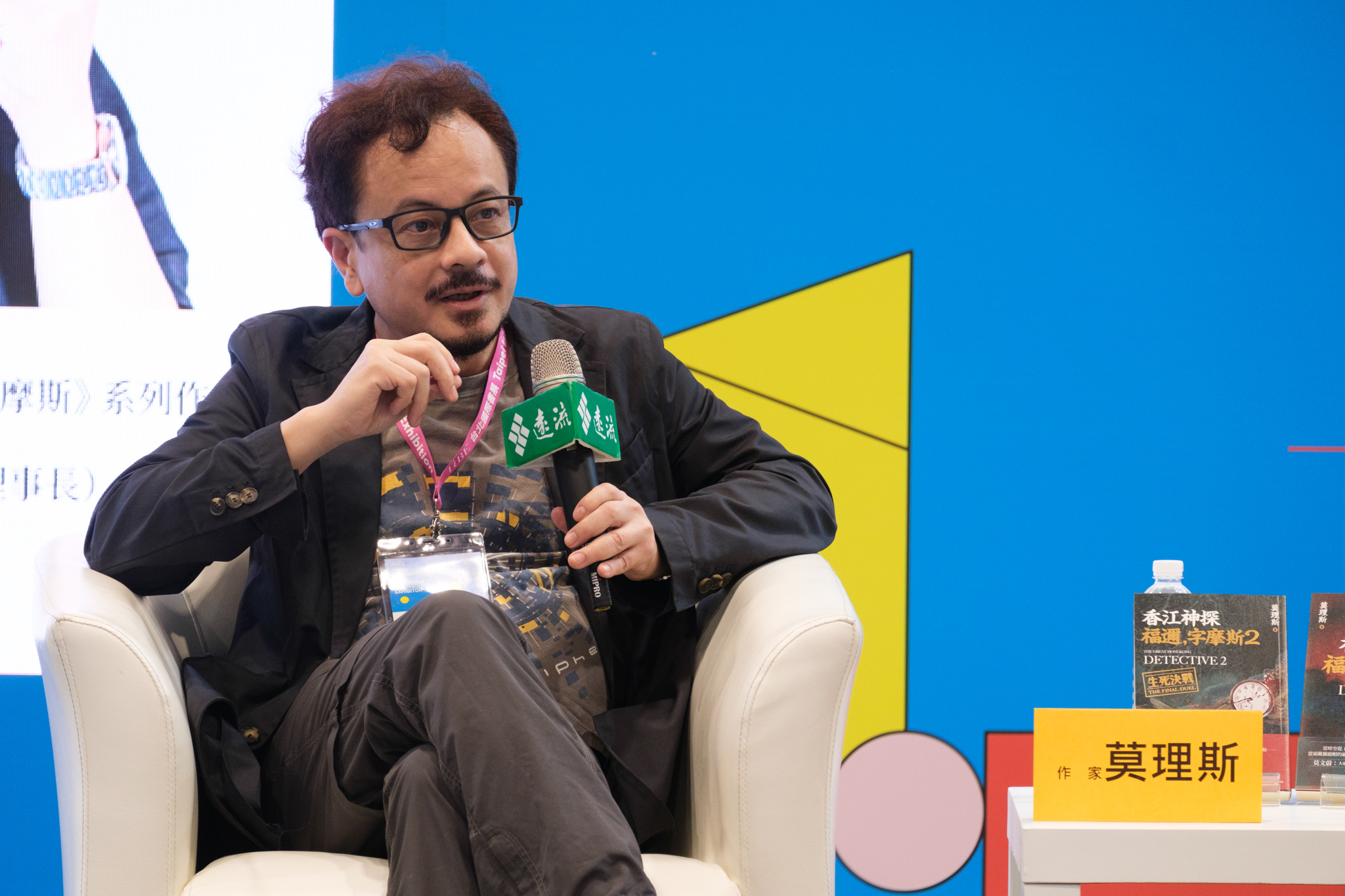 香港作家莫理斯將魔改柯南道爾的經典小說《福爾摩斯探案》，將背景時代從19世紀末搬移到晚清香港殖民地香港，深獲好評。(江昭倫 攝)