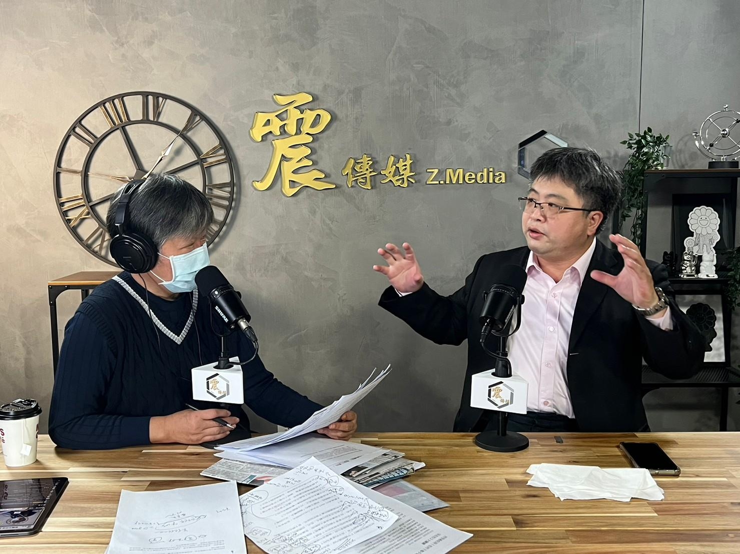 學者林廷輝(右)認為美國要建立新常態反制中國，因此美國眾議院議長麥卡錫定會訪問台灣。(新聞不芹菜節目提供)