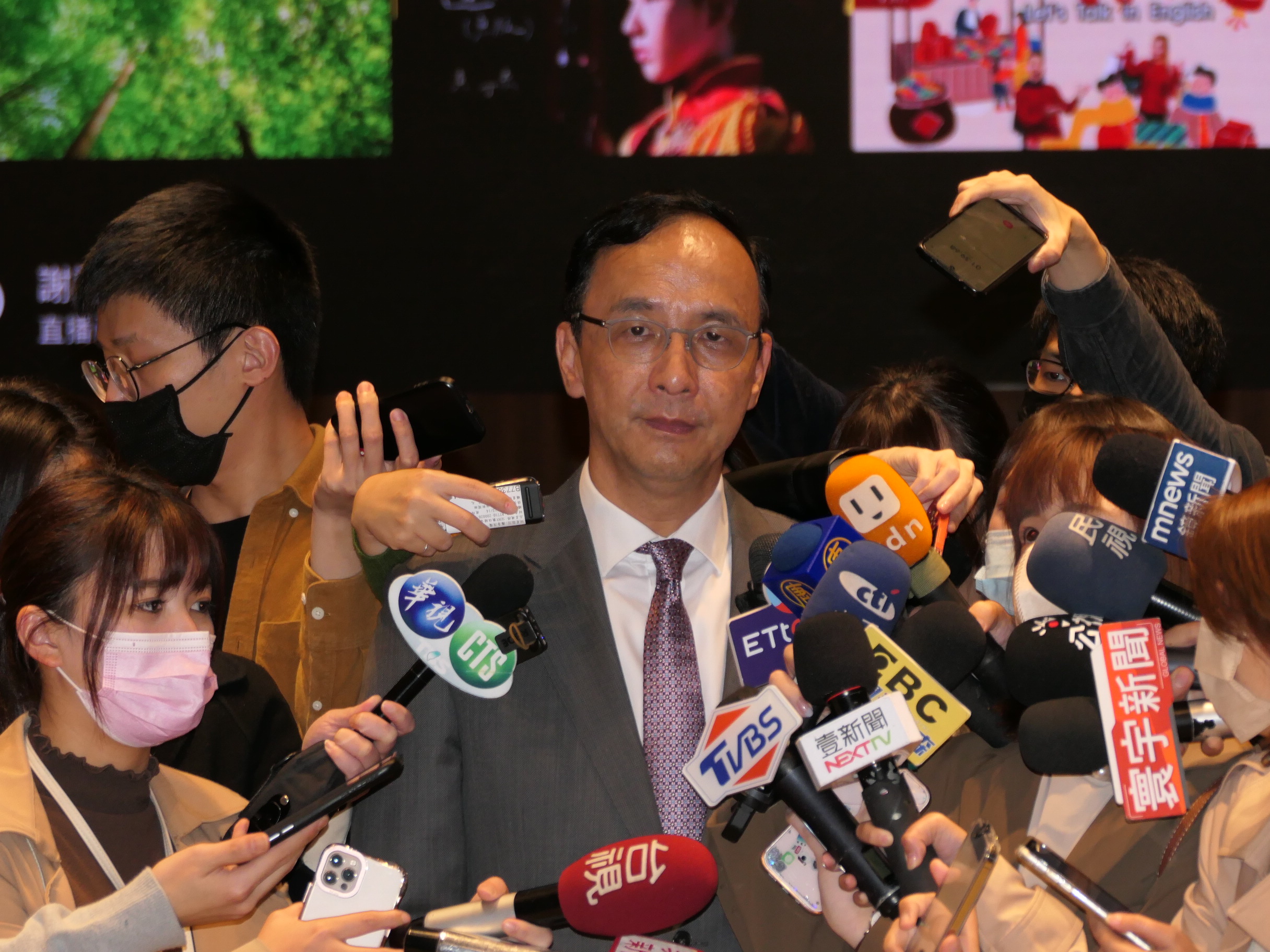 國民黨主席朱立倫今天(7日)出席前副總統連戰新書發表會。(趙婉淳 攝)