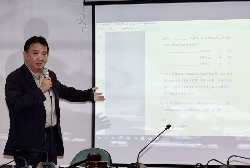 民進黨秘書長許立明20日表示，侯友宜訪美期間最受關注的是他的失言、抄襲蔡英文總統與賴清德的兩岸論述，凸顯他是沒有國際觀的總統參選人。(圖：中央社)