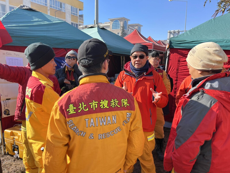 土耳其強震釀嚴重死傷，台灣搜救隊出動兩梯次人員馳援。（消防署提供） (圖：中央社)