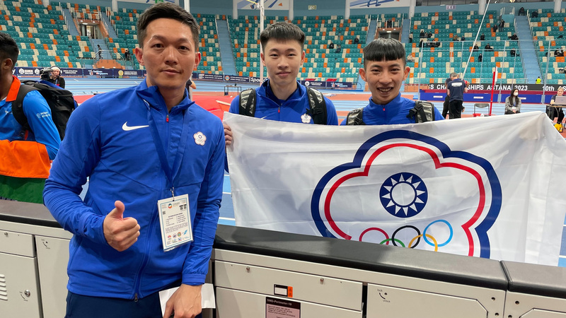 第10屆亞洲室內田徑錦標賽於哈薩克首都阿斯塔納舉行，台灣男子跳遠好手林昱堂（右）摘金，並打破全國室內男子跳遠紀錄。（中華民國田徑協會提供）(圖：中央社)