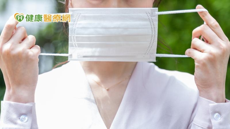 自2023年2月20日起，口罩進行第二階段鬆綁，而各級學校將會延後至3月6日實施相關措施。(圖：健康醫療網 提供)