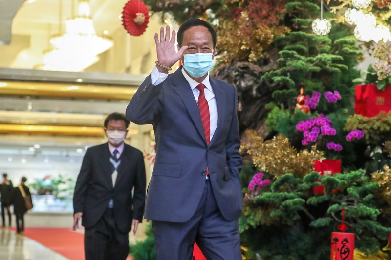 鴻海創辦人郭台銘（前）。 (圖：中央社檔案照片)