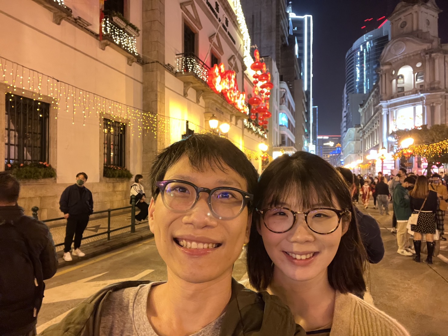 台灣人錢小姐和澳門人郭先生一度分離長達271天，今年1月在澳門終於團聚，兩人在大年初一，參與了「新馬路任我行」步行區試行計畫，感受熱鬧年節氣氛。(圖:錢小姐提供)
