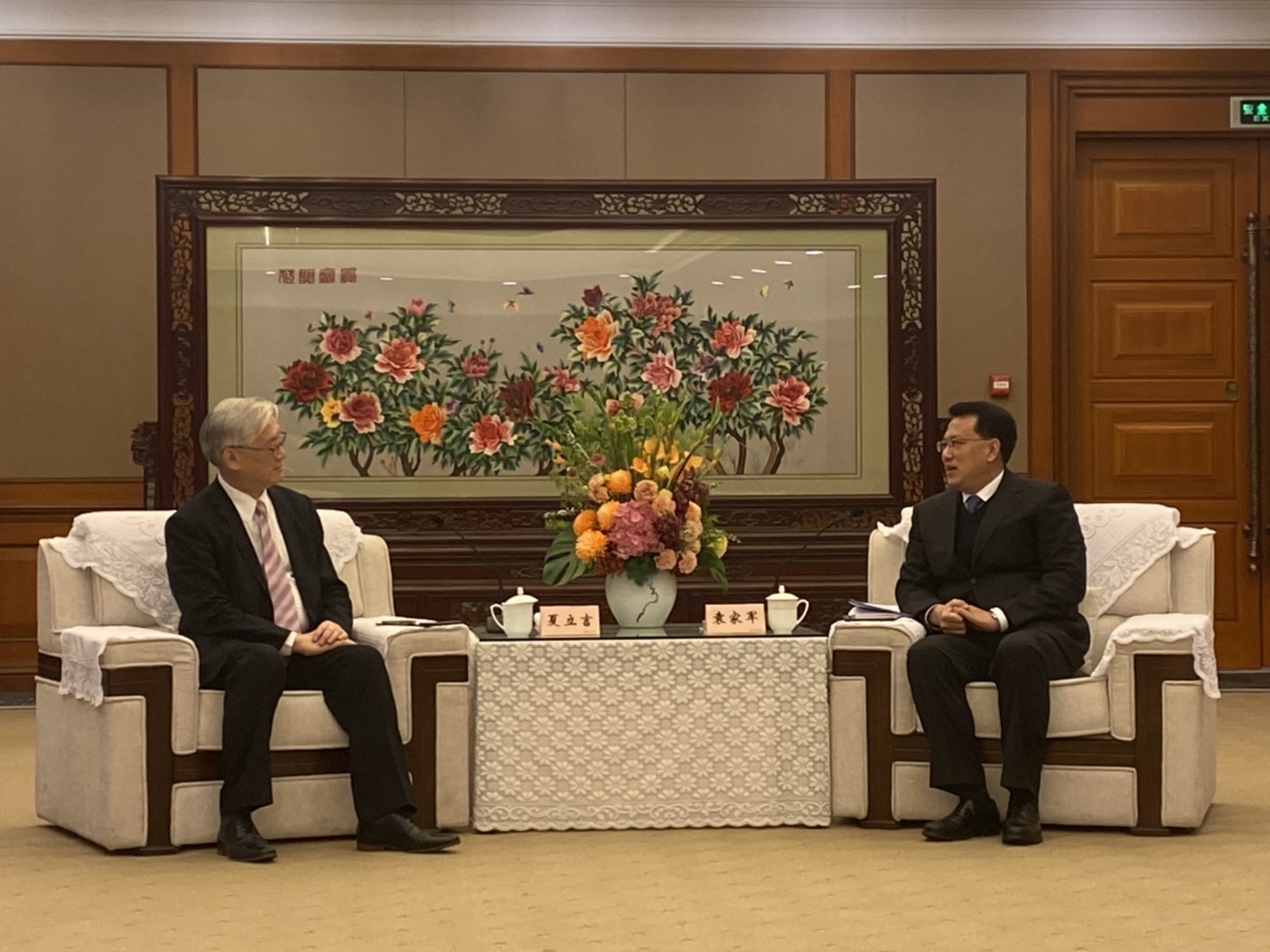 國民黨副主席夏立言會見重慶市委書記袁家軍。(圖：國民黨官網)