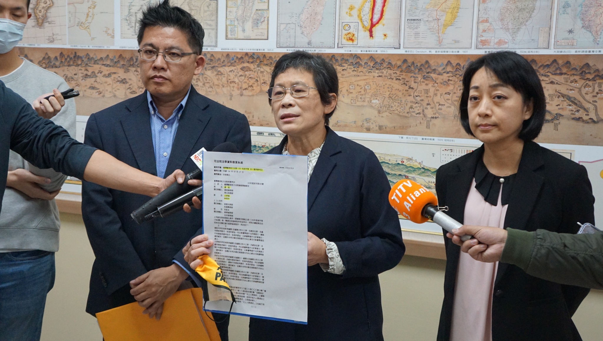 時代力量黨團今天舉行記者會，主張立法院應成立調閱委員會，查明陳宗彥案檢調有無積極偵辦（劉玉秋攝）