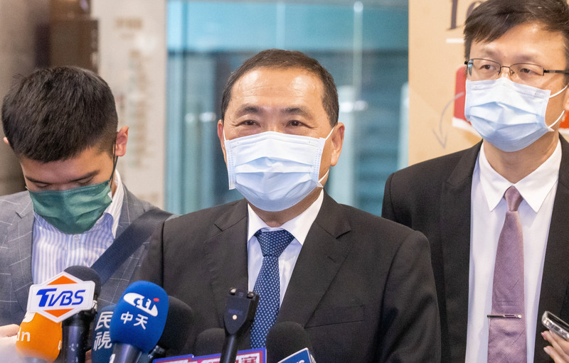 新北市長侯友宜30日出席行政院會時，針對蛋價等民生物資漲價提出建議，並指物價上漲影響軌道建設與開發，希望中央與地方一起合作解決。(圖：中央社)