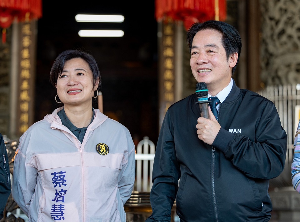 身兼民進黨主席的副總統賴清德19日上午持續走訪南投宮廟，為民進黨南投立委補選候選人蔡培慧拉票。(圖：賴清德副總統臉書)