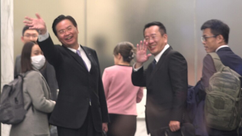 外交部長吳釗燮（左）與國家安全會議秘書長顧立雄（右）美東時間21日前往美國在台協會華盛頓總部出席台美國安會談。中央社記者江今葉華盛頓攝  112年2月22日 (圖：中央社)