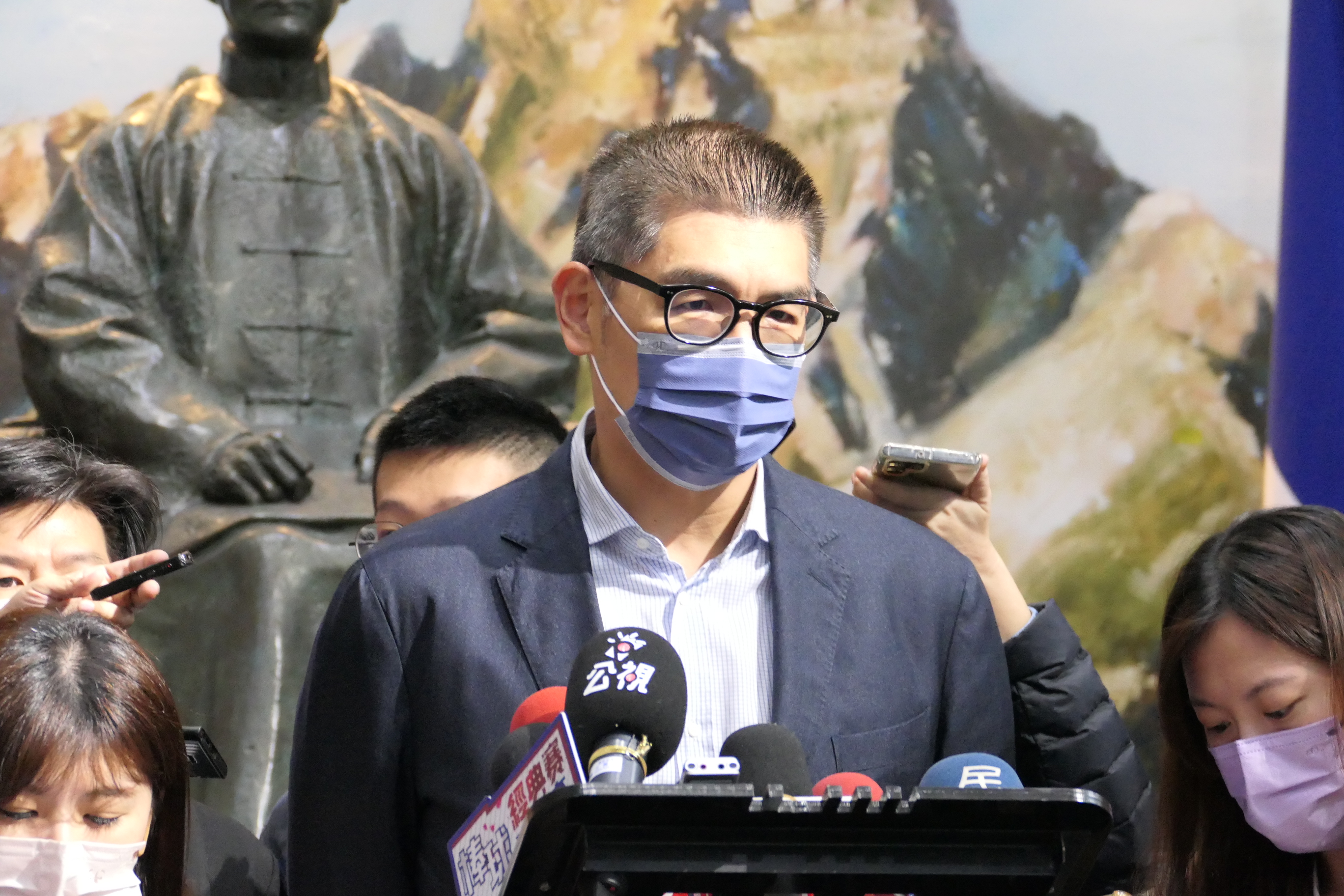 國民黨副主席連勝文今天(22日)在中常會後接受媒體採訪。(趙婉淳攝)