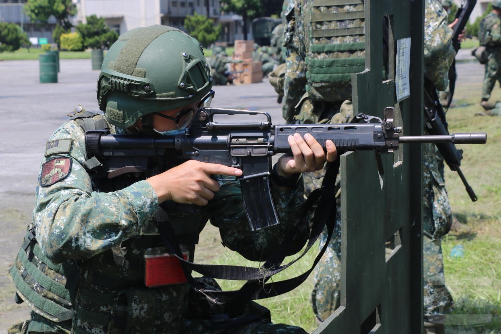 機步234旅日前實施實戰化射擊訓練。(圖：軍聞社／陸軍第十軍團提供)