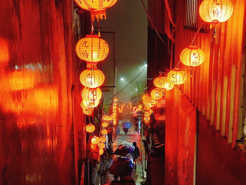 對於日本旅客來說，台灣最知名旅遊景點是擁有懷舊氣氛的九份，還有士林夜市與台北101等地。(資料照/新北市府觀光旅遊局提供)