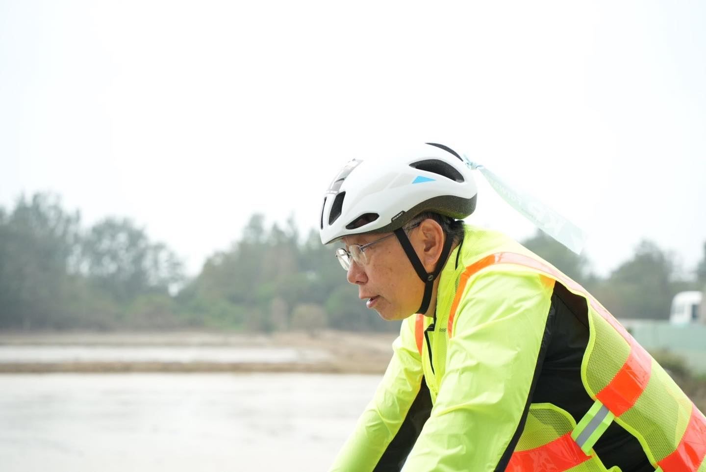 台灣民眾黨主席柯文哲25日和前台北市副市長黃珊珊一起挑戰騎單車「一日北高」。(圖：柯文哲臉書)