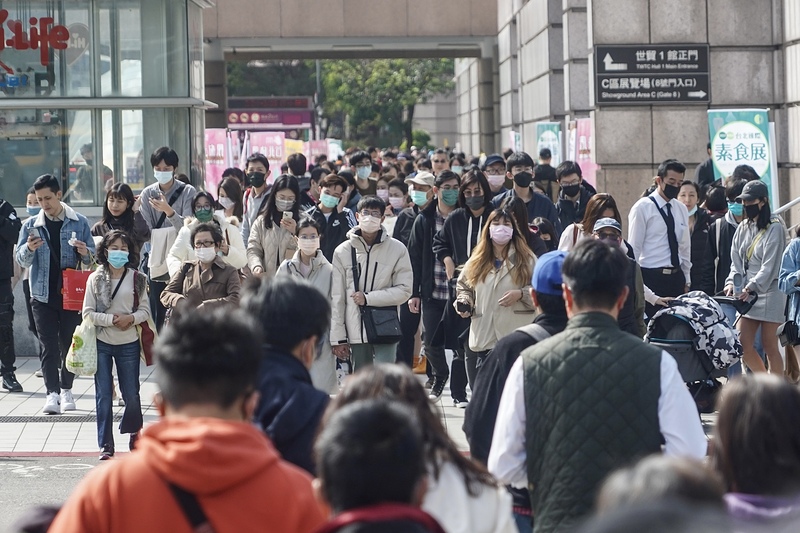 2月28日、3月1日冷氣團減弱，環境風場轉為偏東風至東南風，各地高溫可達25、26度。(圖：中央社)