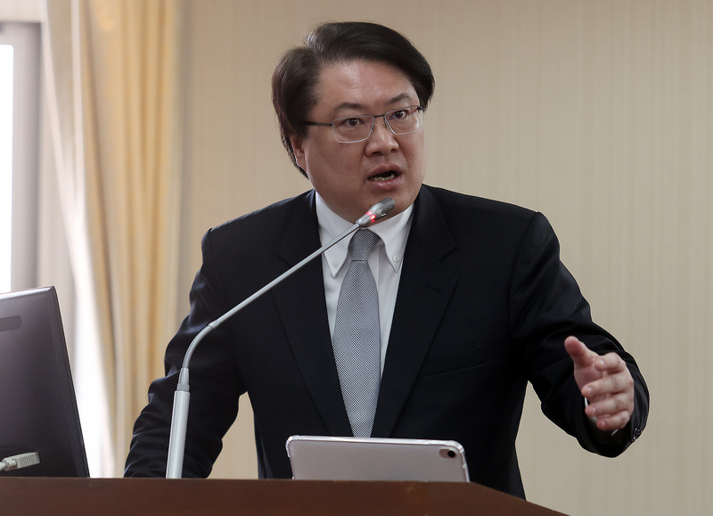 內政部長林右昌（圖）1日在立法院內政委員會答詢。 (圖：中央社)