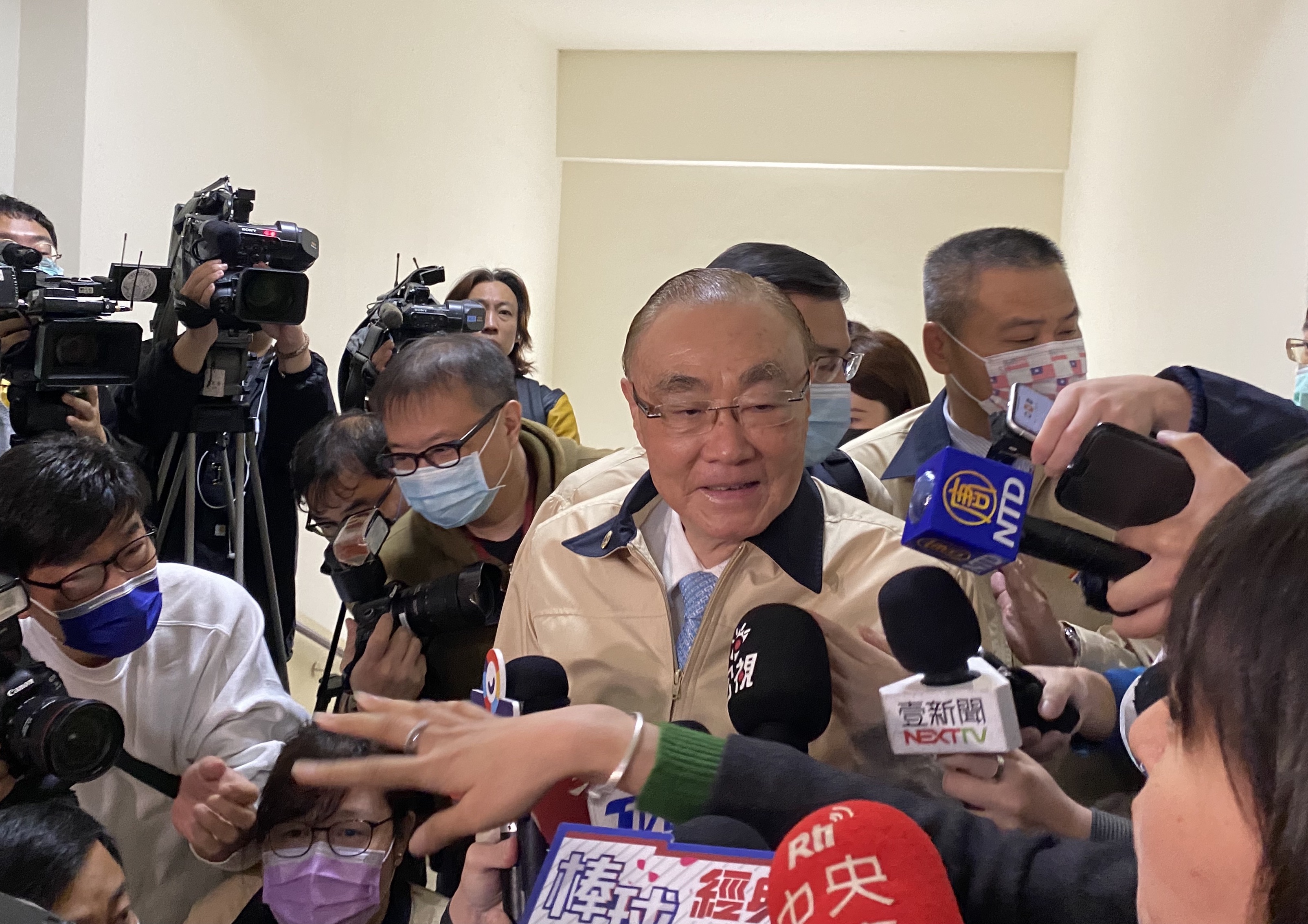 退輔會主委馮世寬2日赴立院國防外交委員會備詢。(林詠青 攝)