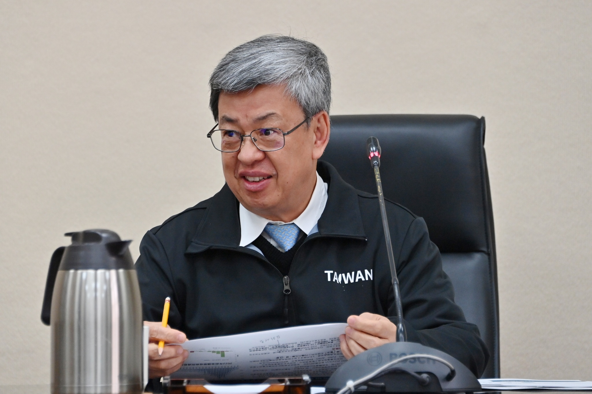 行政院長陳建仁提醒，邁入後疫情時代，應注意防疫措施鬆綁及防疫物資盤點等事宜。(行政院提供)