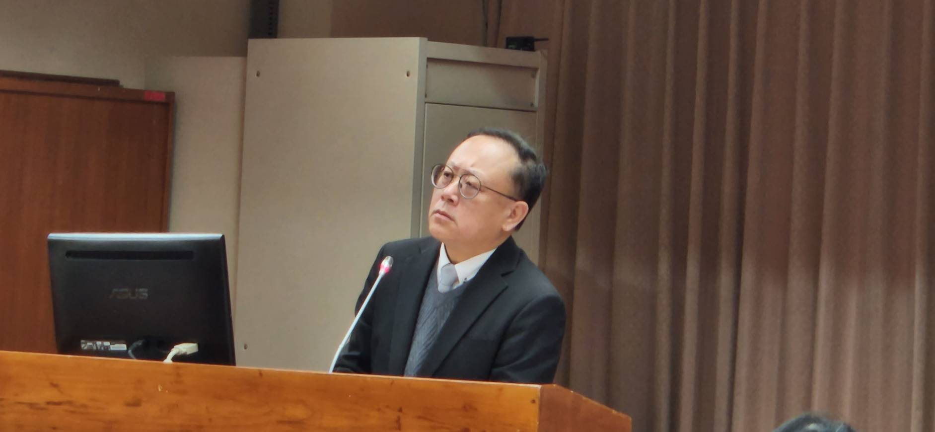 史哲今天(2日)在立法院教委會中明確表示，文化禮金預計6月發放，屆時也會納入 2001年9月至12月出生的學子也能適用。(江昭倫 攝)