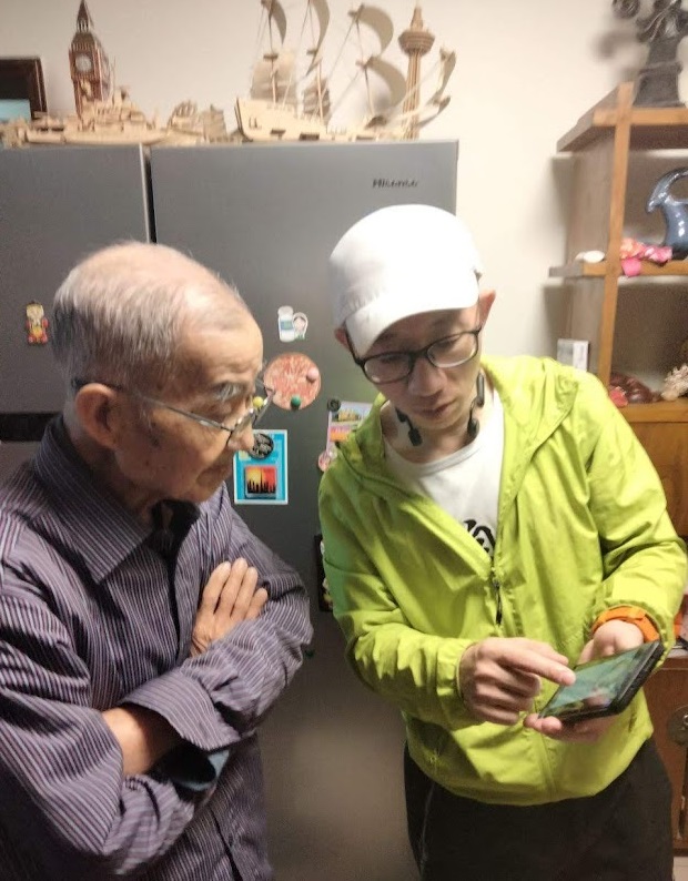 胡佳與父親胡承林。(圖：@changchengwai推特)