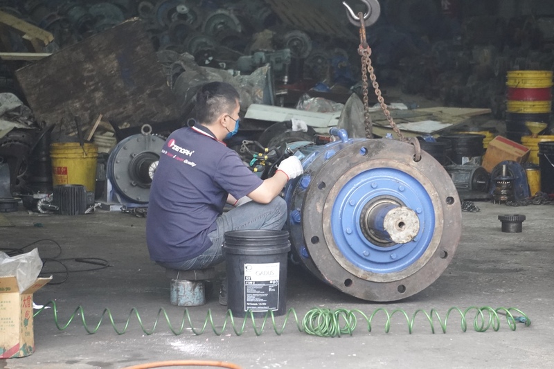 製造業無薪假人數增加 。圖為高雄市鹽埕區馬達製造業者工作一景。(資料照片/中央社)