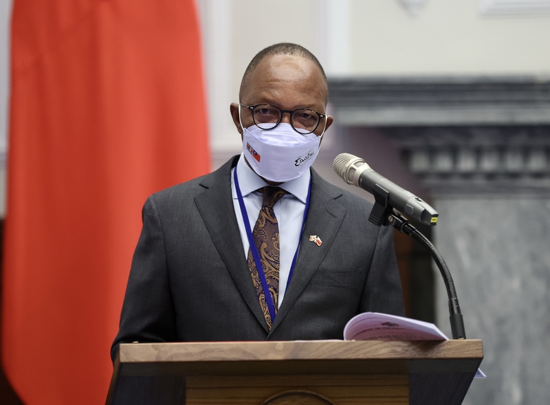 總統蔡英文6日在總統府接見史瓦帝尼王國總理戴克禮（Cleopas Sipho Dlamini）（圖）訪團，戴克禮致詞表示，史國反對任何國家的霸凌侵略行為，並堅信台灣的自由民主不應受到外部壓力影響。中央社記者張皓安攝  112年3月6日 (圖：中央社)