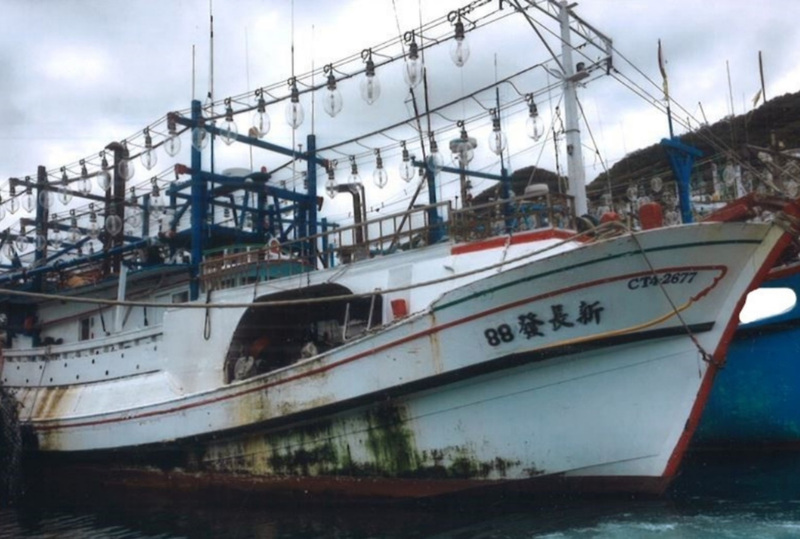 「新長發88號」日前在釣魚台海域翻覆，台籍船長不幸罹難。(圖：中央社)