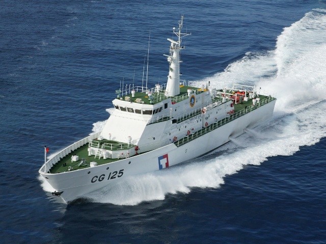 海洋委員會主委管碧玲證實，一艘瑞芳籍漁船在石垣島附近海域翻覆，船上七人目前尚未發現生還人員，海巡署已經成立應變中心並派出連江艦前往協尋。圖為連江艦。(海巡署官網)