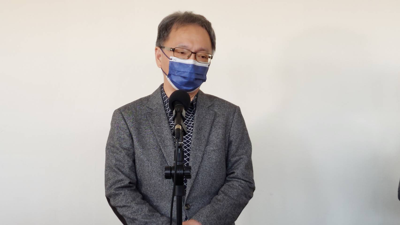 薛瑞元8日表示，猴痘疫情傳播方式不太一樣，防治方法須更細膩。(劉品希 攝)