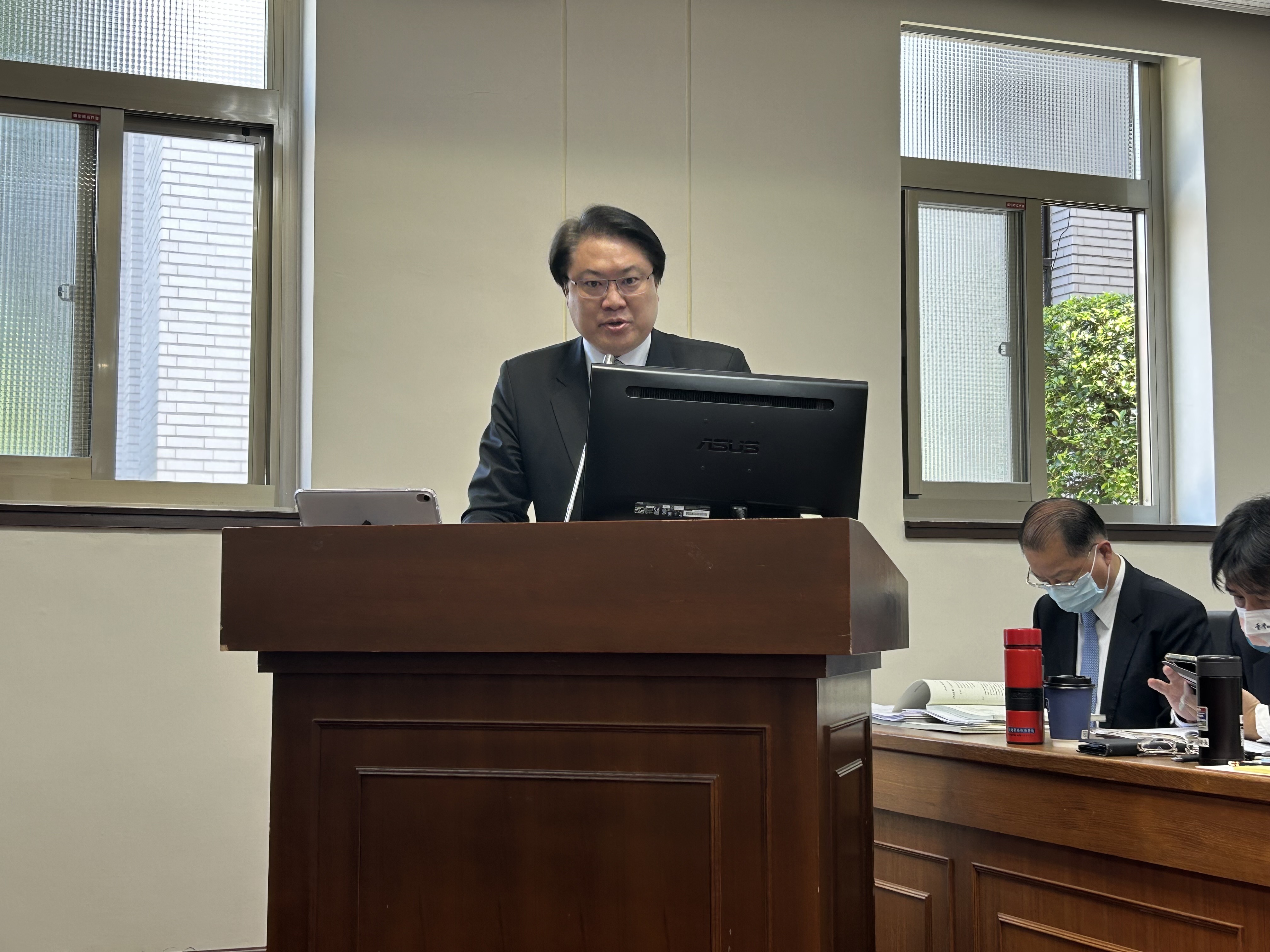 內政部長林右昌列席列席立法院會備質詢時表示，不容許二房東鑽漏洞領補助。資料照片。(趙婉淳攝)