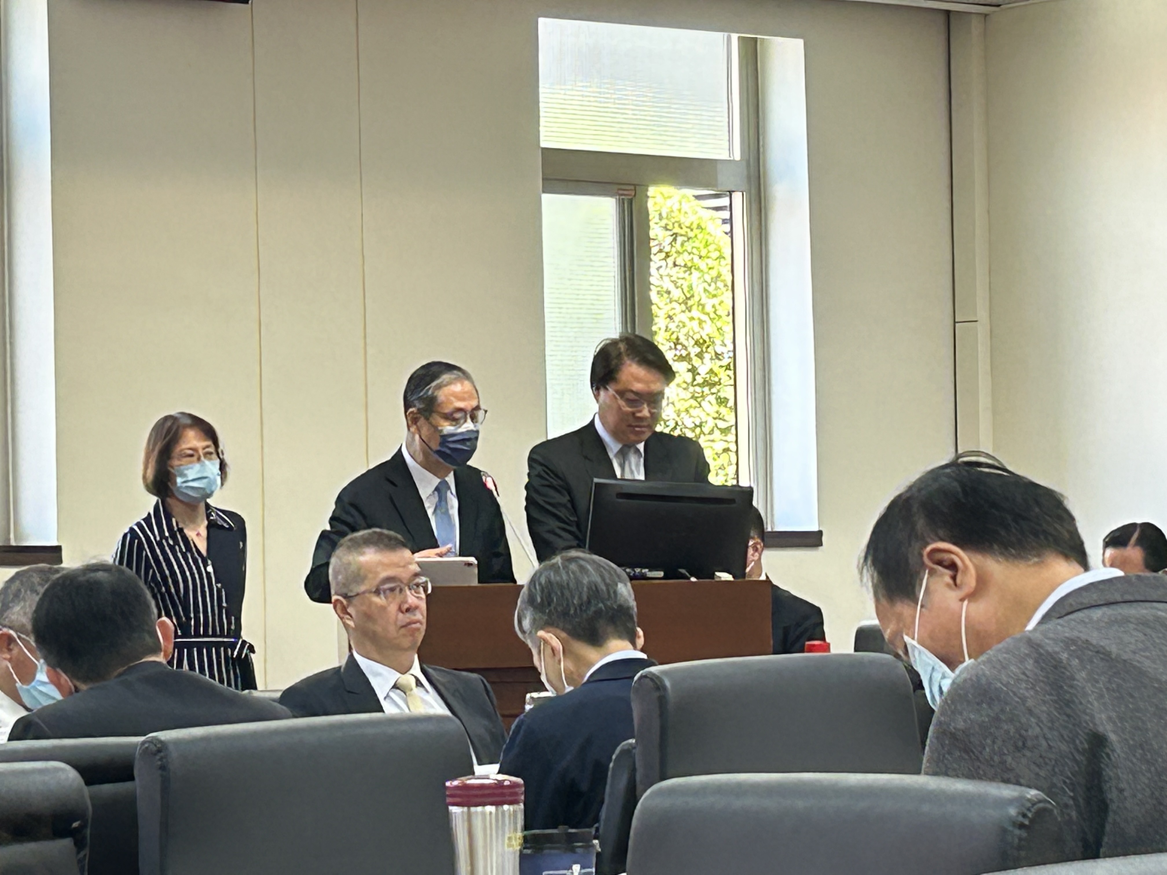 內政部長林右昌、警政署長黃明昭今天(8日)到立法院內政委員會報告業務及備詢。(趙婉淳攝)