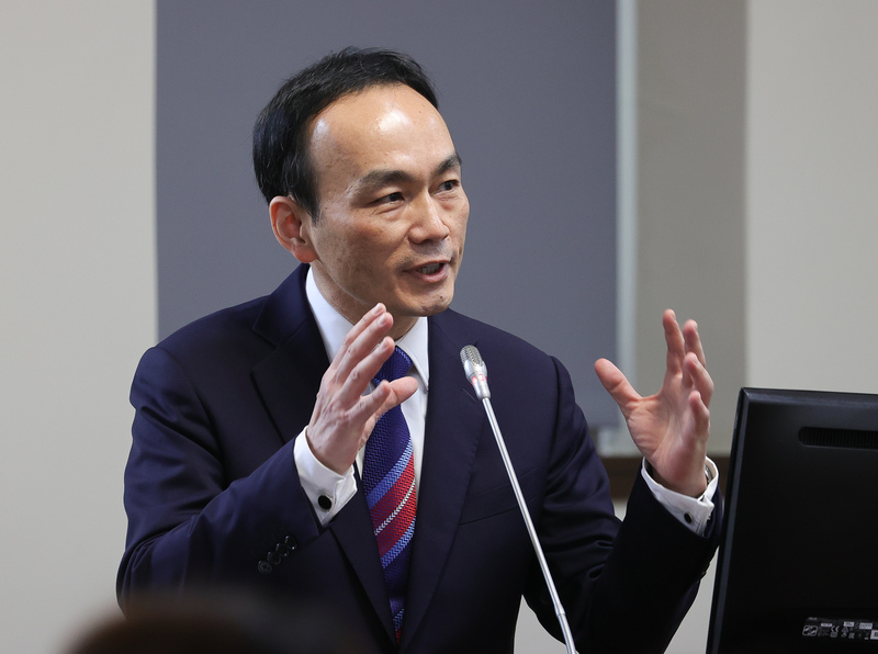 公平會副主委陳志民（圖）9日表示，網紅納入不實廣告可規範的主體，會從個案中累積一些案例類型、違法型態等，後續會思考如何在法律上定義「網紅」。 (圖：中央社)