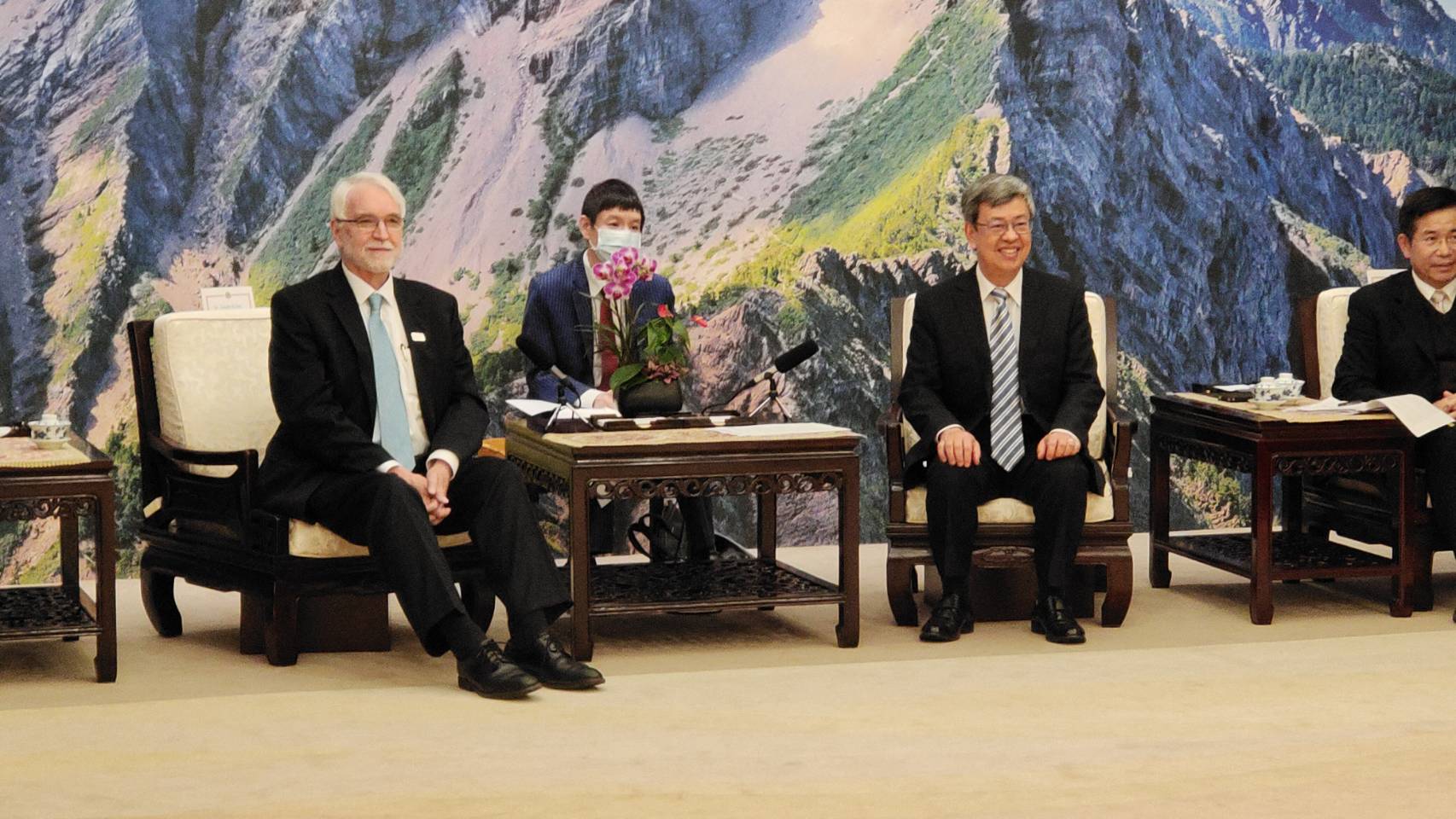 行政院長陳建仁接見美國伊利諾大學系統總校長柯霖訪問團一行。(王韋婷攝)