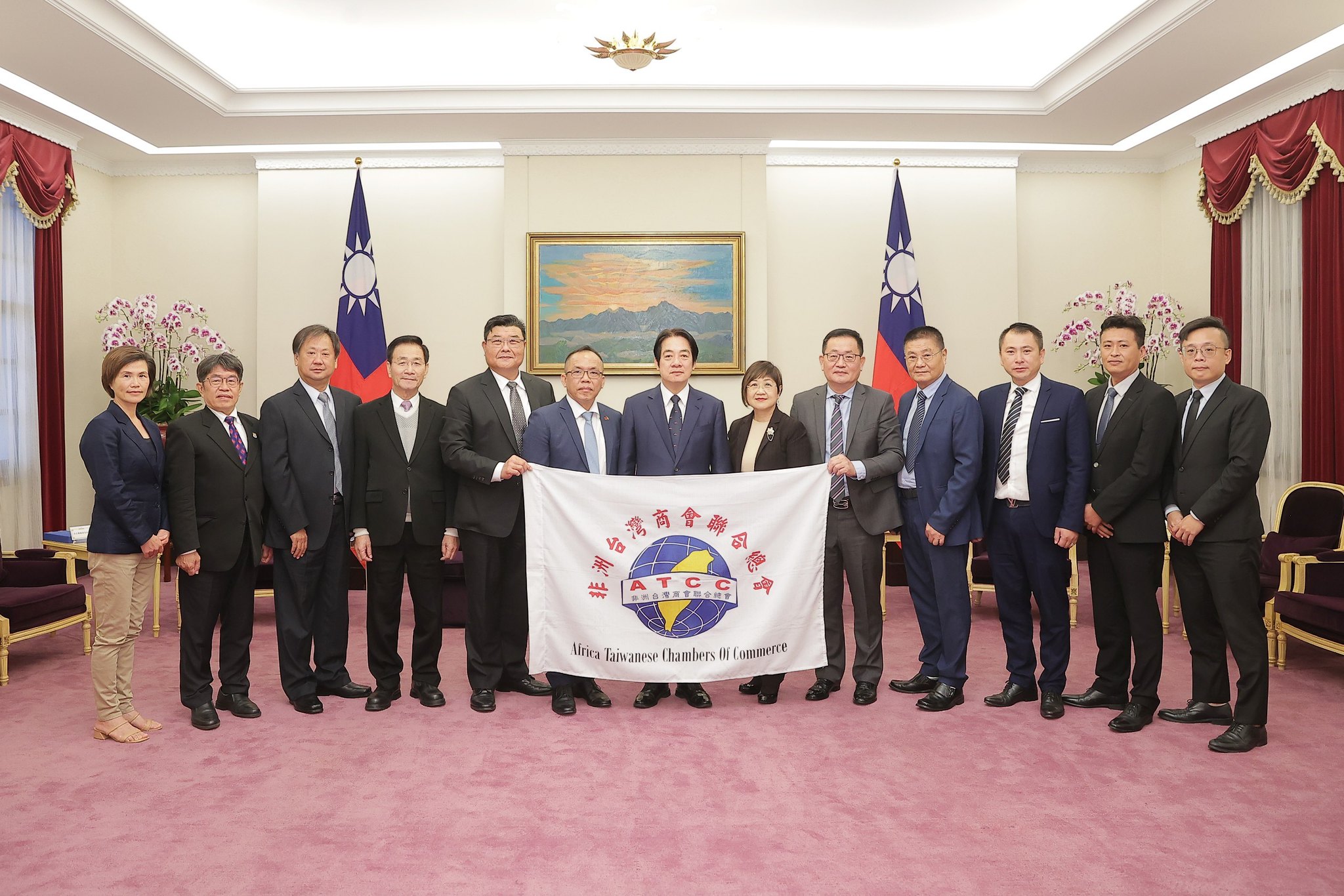 副總統賴清德13日接見非洲臺灣商會聯合總會回國訪問團。 (圖:總統府)