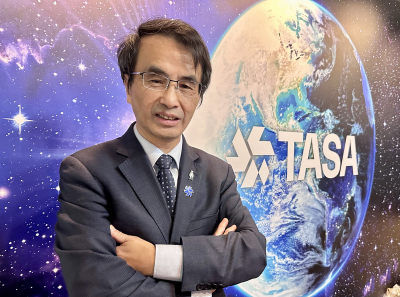 國家太空中心主任吳宗信16日表示，從俄烏戰爭可看見通訊衛星重要之處，初步模擬台灣約需120枚低軌通訊衛星，方能確保24小時通訊不中斷。(圖：中央社)