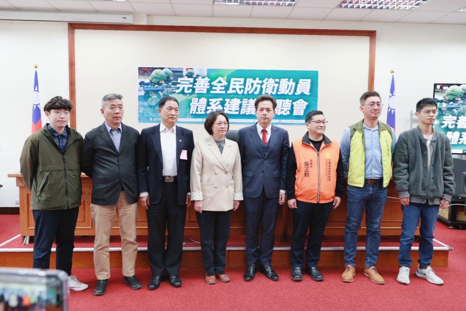 台灣民眾黨立法院黨團14日召開公聽會，針對《全動法》修法議題邀請家長團體及專家學者提出建言。(民眾黨團提供)