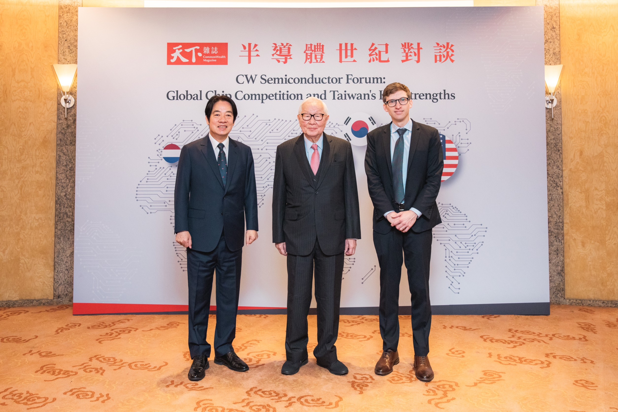 天下雜誌今天(16日)舉辦「2023半導體世紀對談」，邀請台積電創辦人張忠謀與「晶片戰爭」作者Chris Miller針對「全球晶片競爭與台灣的關鍵實力」進行對談，副總統賴清德受邀致詞並全程聆聽。(圖：總統府Flickr)