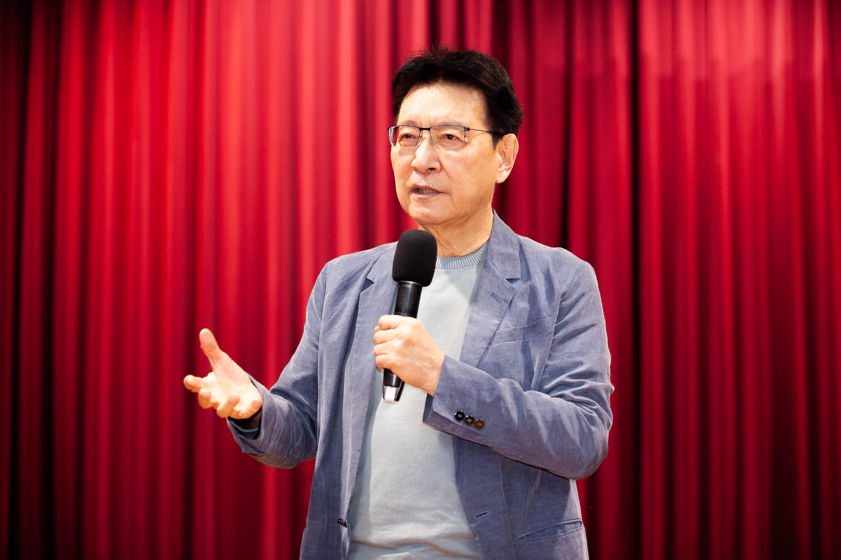 國民黨副總統參選人趙少康5日表示，為什麼要跟國民黨總統參選人侯友宜搭配，為了國家、為了下一代，知道是火坑也要跳。(趙少康辦公室提供)