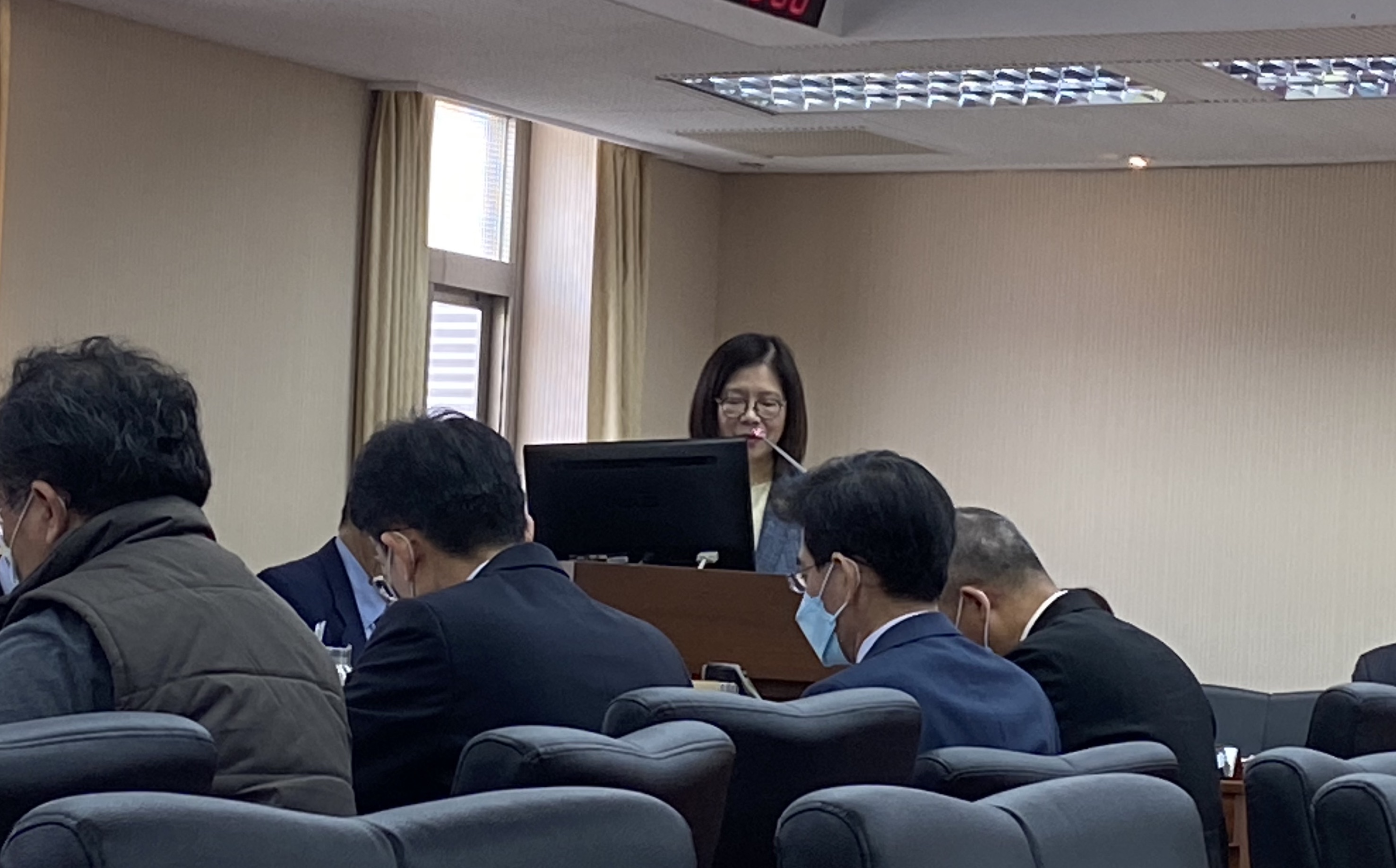 海委會主委管碧玲22日列席立法院內政委員會備質詢時，提到台籍遠洋漁船船難搜索未果仍感到相當遺憾。(林詠青 攝)