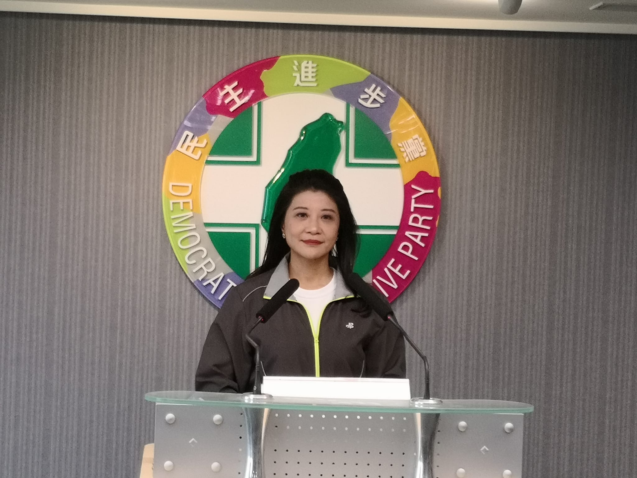 民進黨發言人林楚茵表示，民進黨會配合市政府相關規定，並依照市政府提供的風險評估表，30日內完成自我檢查。(資料照/劉玉秋 攝)