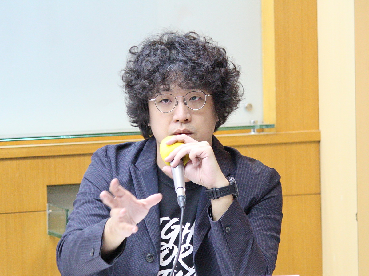 沈伯洋表示，中國2月時對台操作民生議題認知作戰，5月稍有停歇，6、7月轉為低調；他預期下半年中共操作的議題可能是戰爭與和平、民生和治安。(資料照／央廣記者王照坤 攝)