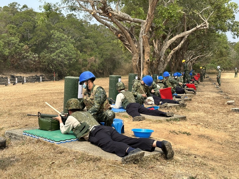 兵役改革，替代役男在基礎訓練期，接受實彈射擊課程，強化基礎軍事技能。中央社記者趙麗妍攝  112年3月25日 (圖：中央社)