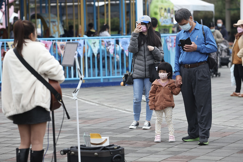 氣象專家吳德榮指出，清明5天連假中，只有4月1日有雨，僅中部以北有較大雨勢，南部幾乎沒有影響、(資料照片/中央社)