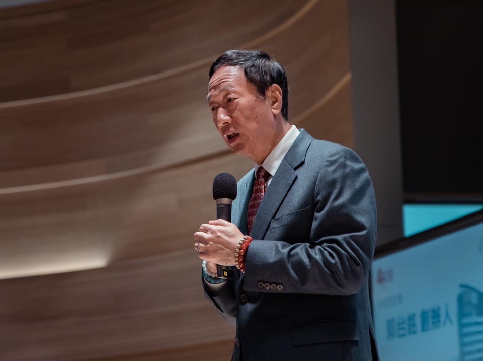 鴻海創辦人郭台銘將在27日晚間啟程訪美，展開為期12天的「科技經濟開拓之旅」。(圖：郭台銘臉書)