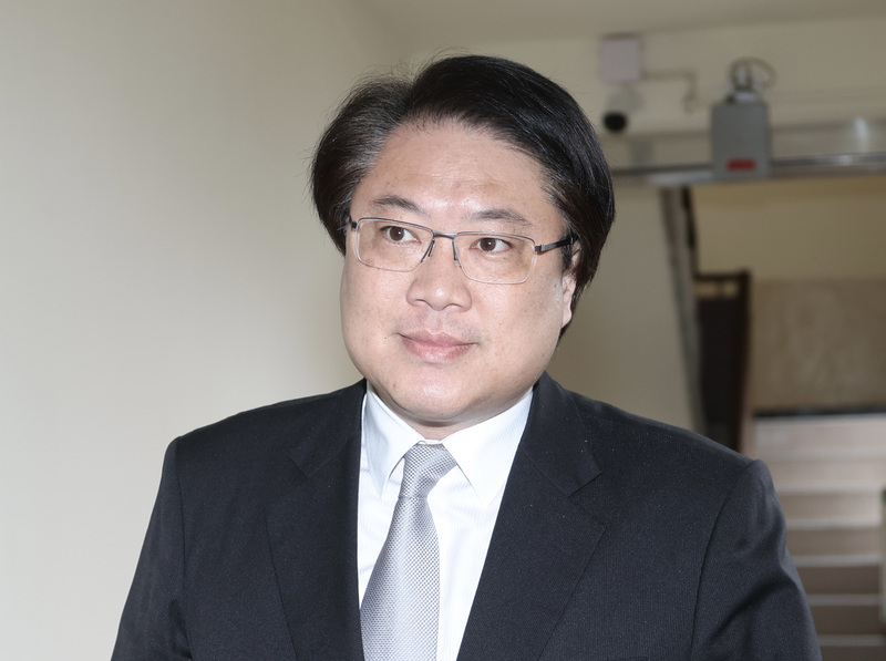 內政部長林右昌表示，同意有條件，定額開放營造業移工。(資料照片/中央社)
