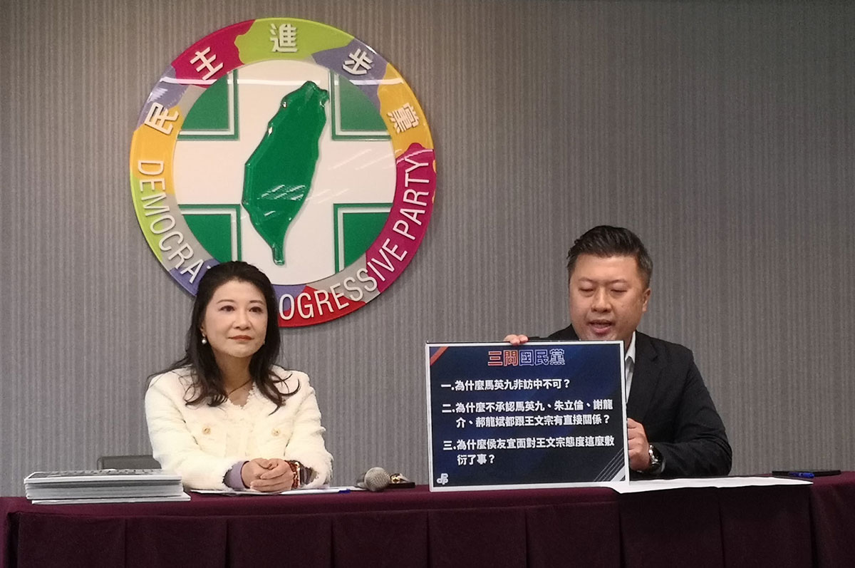 民進黨今天(27日)表示，北京的金錢外交無法改變台灣與中國互不隸屬的事實，更無法挫折台灣人堅持自由民主的意志。民進黨並三問國民黨，在北京介入台宏斷交之際，為何前總統馬英九仍不顧民意執意訪中？（劉玉秋攝）