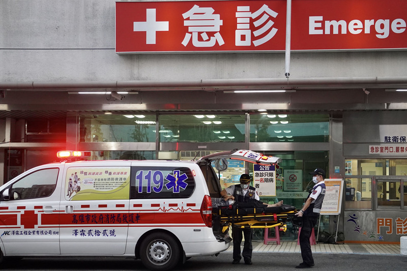 健保部分負擔調整新制會在7月1日上路，新修訂的急診部分負擔，基層診所與地區醫院不變150元，區域醫院調整為400元。(圖：中央社)